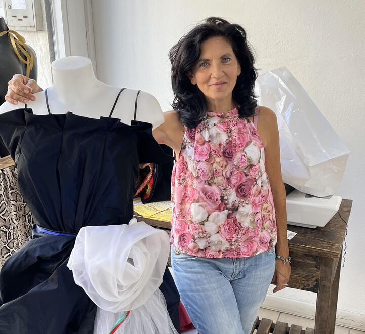 L’arte del taglio e cucito nella bottega di Anna «Si avvera un sogno»
