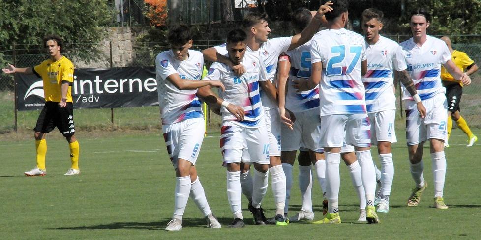 L’esultanzadei giocatori del Folgav (foto Giancarlo Grassi)