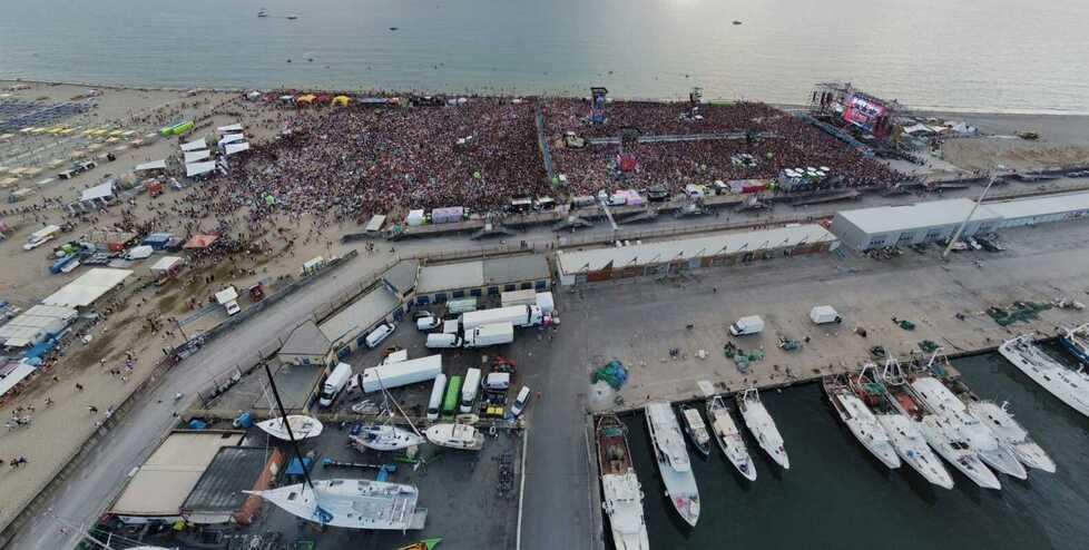Viareggio, super show di Jovanotti. E per il futuro: non c’è il due senza il tre 