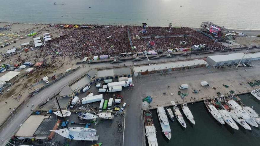 Viareggio, super show di Jovanotti. E per il futuro: non c’è il due senza il tre