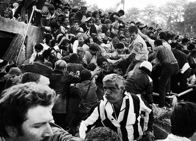 Maglia del Liverpool al Franchi: «Mio fratello è morto in quell'inferno, mostrare la sciarpa è stato stupido» 