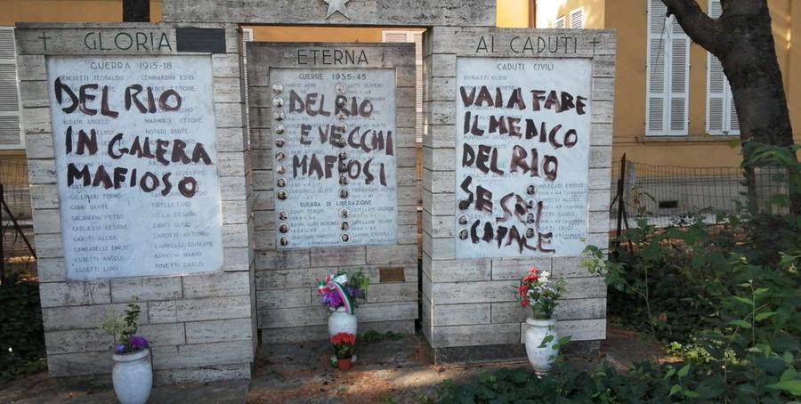 Tornano gli imbrattamenti a Ospizio. «Gesto vile contro i partigiani»