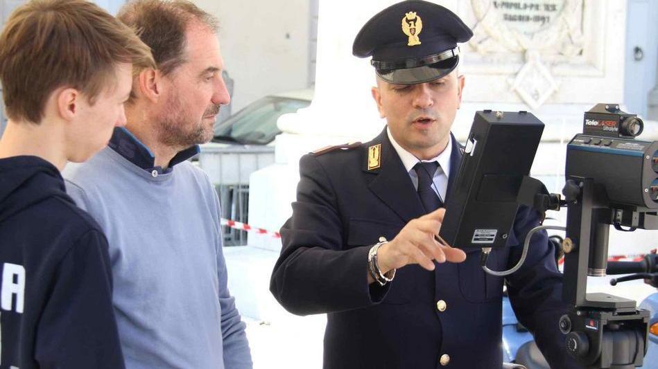 Simulazioni di incidenti e prove di guida in piazza Duomo