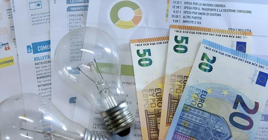 Bollette, i trucchi del risparmio tra lavori in casa e piccoli gesti - I consigli dell'esperto
