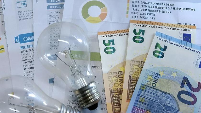 Bollette, i trucchi del risparmio tra lavori in casa e piccoli gesti - I consigli dell'esperto