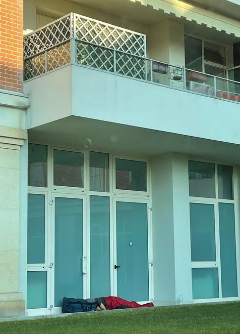 Modena, via Gerosa (Sacca). I residenti: «Gli sbandati sotto casa nostra» 