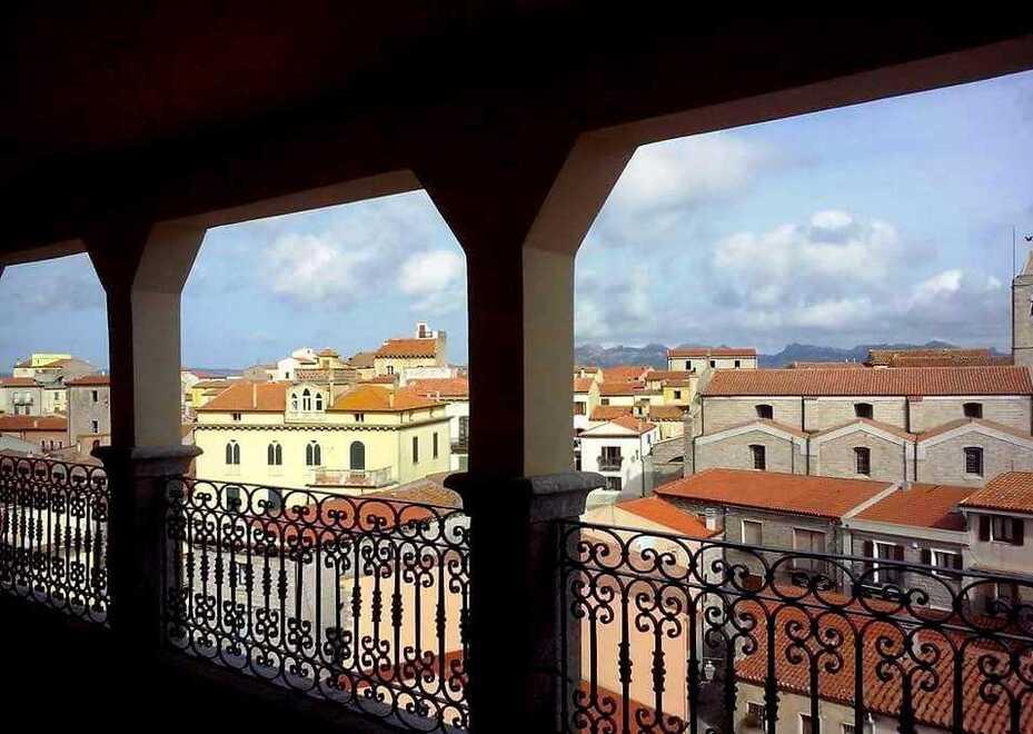 L’Alta Gallura a secco da 5 giorni e a Luras tutti in fila con i bidoni
