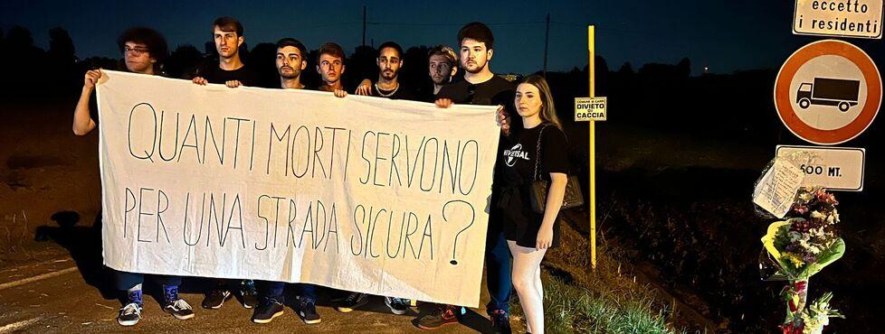 Carpi, la morte di Alessandra: «Bisogna costruire un sovrappasso I fiori non evitano altre tragedie» 