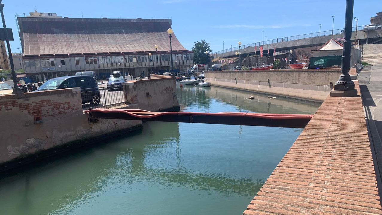 Viale Caprera, rinasce il ponte. «Per le barche accesso al mare»