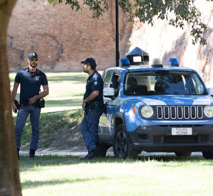 Mura, la Polizia contro lo spaccio, blitz e controlli in via Baluardi 