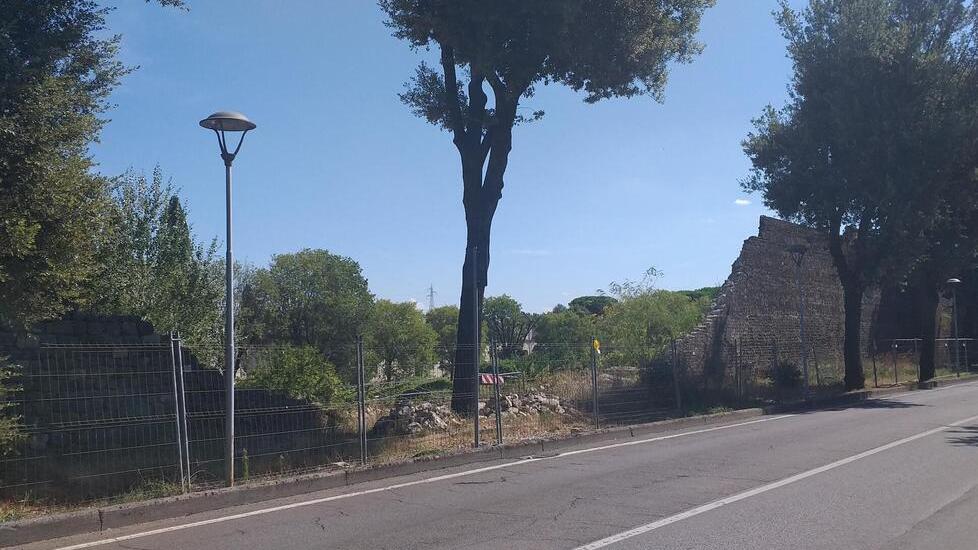 Due anni fa il crollo delle mura ma in viale Arcadia è tutto fermo