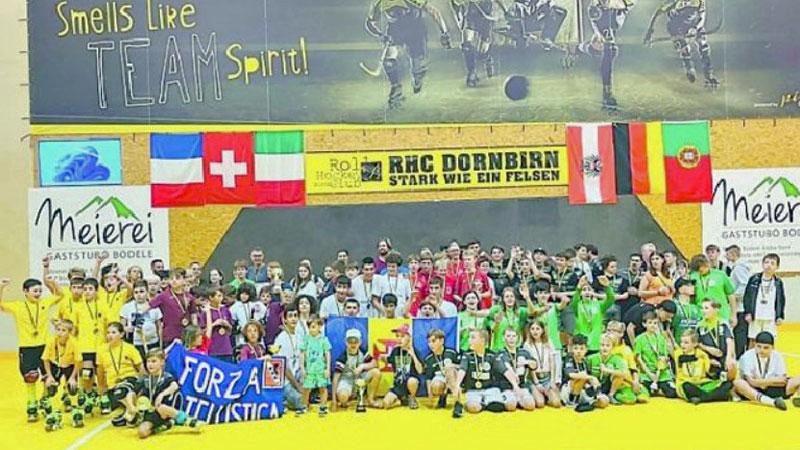 
	I ragazzi camaioresi insieme alle squadre avversariea Donbirn in Austria

