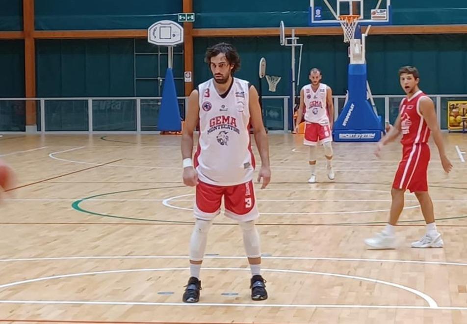 Il capitano della Gema Montecatini, Fernando Marengo, domenica ai tiri liberi nell’amichevole contro il San Giobbe Basket