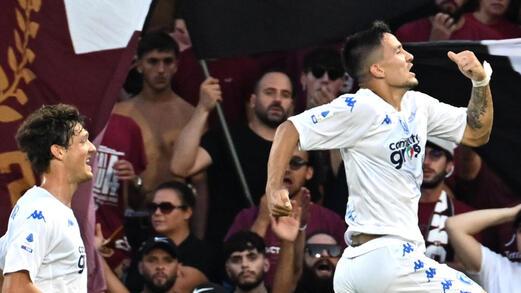 L’esultanza di Martin Satriano dopo il vantaggio arrivato alla mezz’ora della gara tra Salernitana ed Empoli (Lapresse)