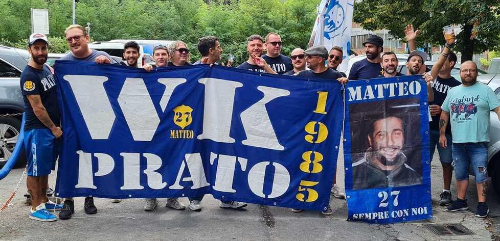 Gli ultras del Prato presenti domenica in trasferta