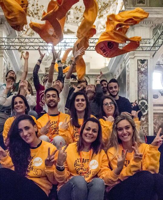 
	Una foto di gruppo per alcuni ragazzi dello staff di una passata edizione dei Comics

