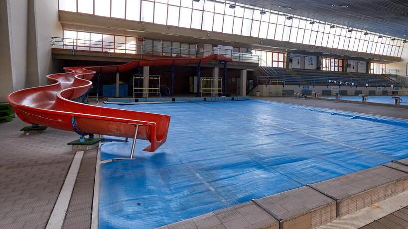 Nella foto di Autovino una delle vasche interne della piscina comunale