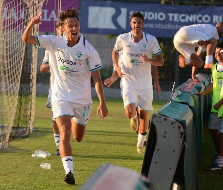 La gioia di Boganini dopo il gol-partita al Pontedera (foto vanna sanna)