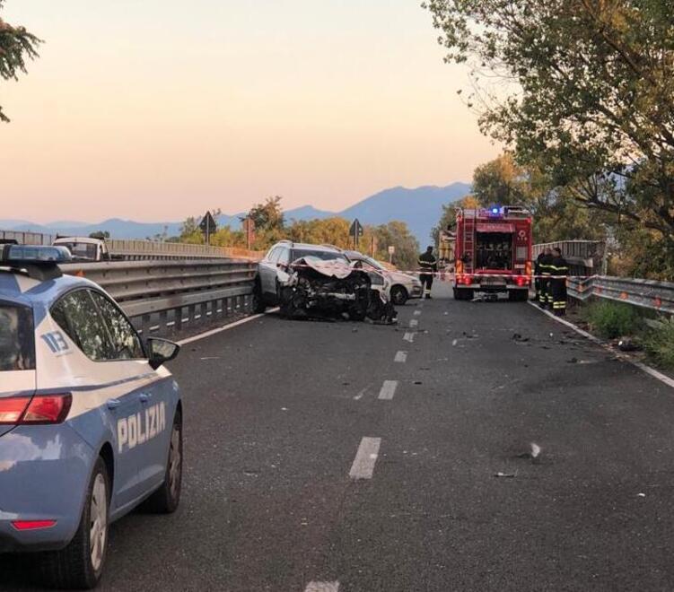 Viareggio, morto in auto a 51 anni sull'Aurelia: «Ucciso dalla ruota sul sedile posteriore» 