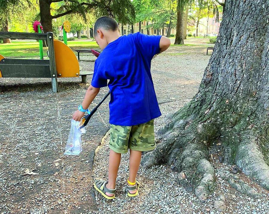 A sei anni ripulisce i Giardini e scrive come li vorrebbe