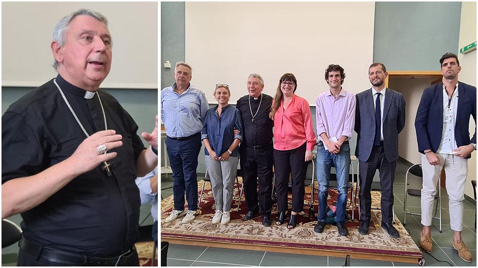 A sinistra: il vescovo Giusti. Alessandro Cosimi, Chiara Tenerini, mons. Giusti, Stella Sorgente, Vittorio Cateni, Andrea Romano, Alessio Flammia (Vaccaro non figura perché arrivata più tardi )