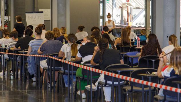 Firenze, la carica degli aspiranti medici: «Ma mai al pronto soccorso»