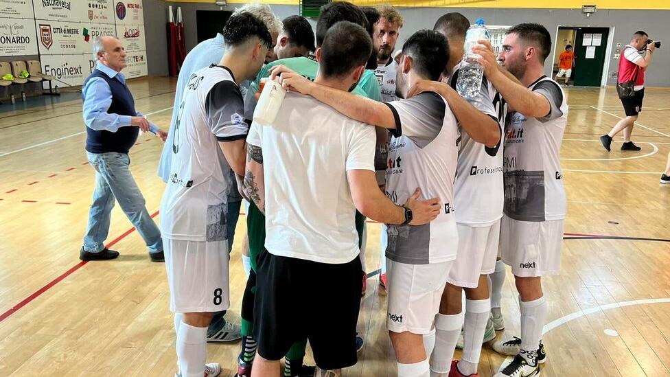 L’abbraccio della squadra bianconera alla fine di una gara della scorsa stagione