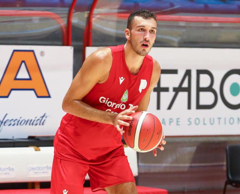 Angelo Del Chiaro è, dopo Gregorio Allinei, il più giovane della truppa di Brienza ma gioca già da 8 anni nelle squadre del basket pistoiese