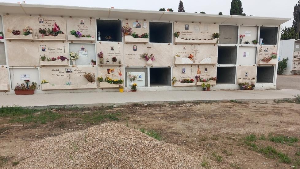 La denuncia dell’ex assessore: «Furti di lapidi in cimitero a Oristano»