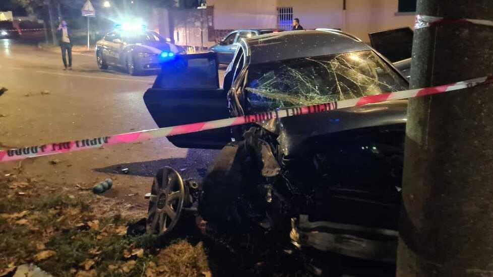 L'Audi distrutta dopo lo schianto (foto Daniele Stefanini/Silvi)