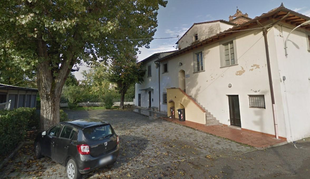 L’ingresso della chiesa a San Miniato Basso