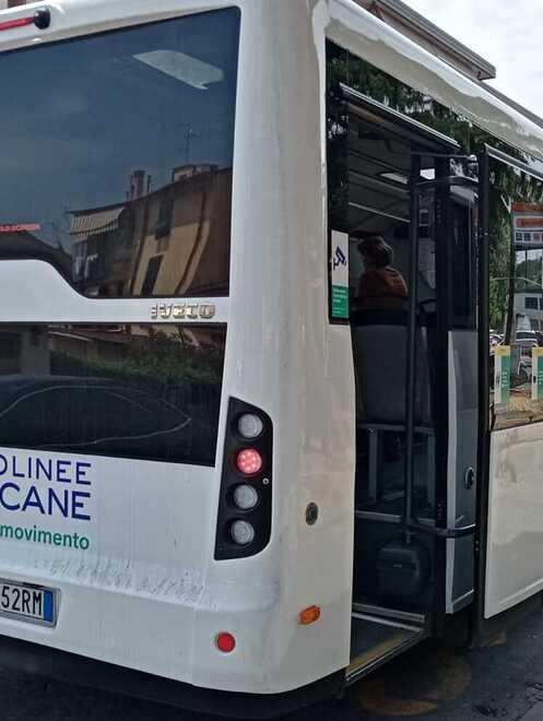 Un bus di Autolinee Toscane (foto di archivio)