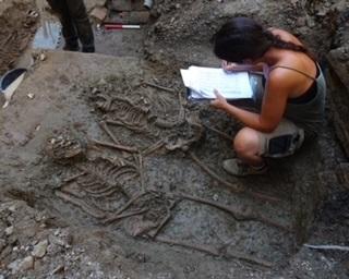 Mirandola, dagli scavi di un cantiere emerge un sepolcreto di epoca basso medievale