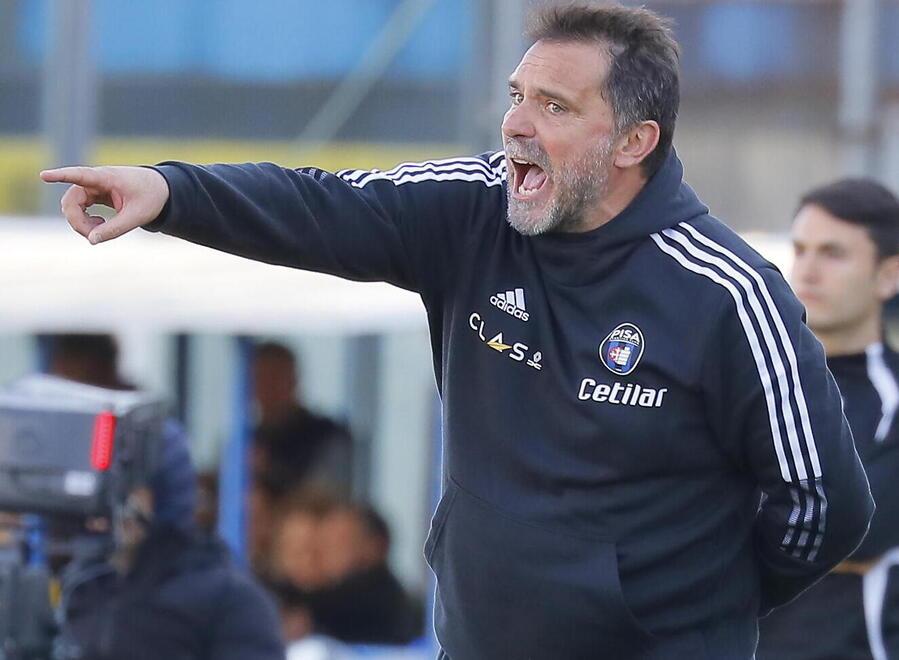 Luca D’Angelo sulla panchina del Pisa: l’allenatore di Pescara è ancora sotto contratto coi nerazzurri ma ora il Como sta pensando seriamente a lui
