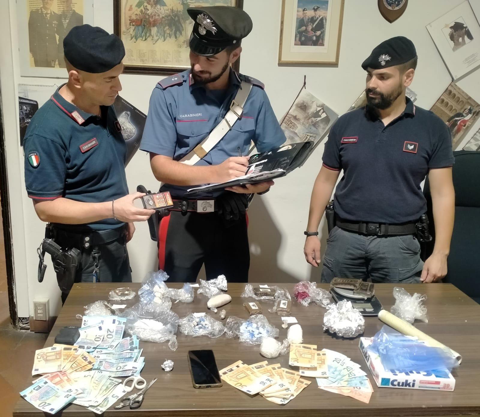 Indagano su due morti per overdose e sgominano una banda di spacciatori: in 11 in carcere