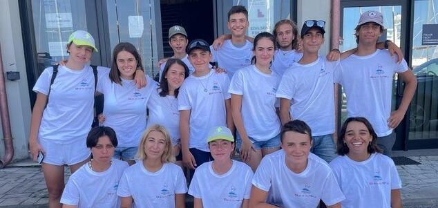 La squadra 420 della Scuola di vela Valentin Mankin (Club Nautico nersilia, Circolo velico Torre del Lago Puccini, Società velica viareggina)