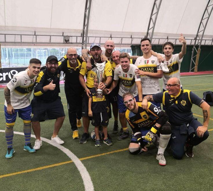 La formazione del Boca Livorno che ha vinto il trofeo nella scorsa edizione disputata nel 2021. Prima di loro il Futsal Prato nel 2019