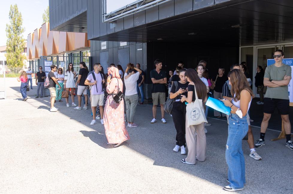 Ferrara. Numero chiuso a Medicina e test “impossibili”. Cresce la richiesta di accesso libero alla Facoltà 