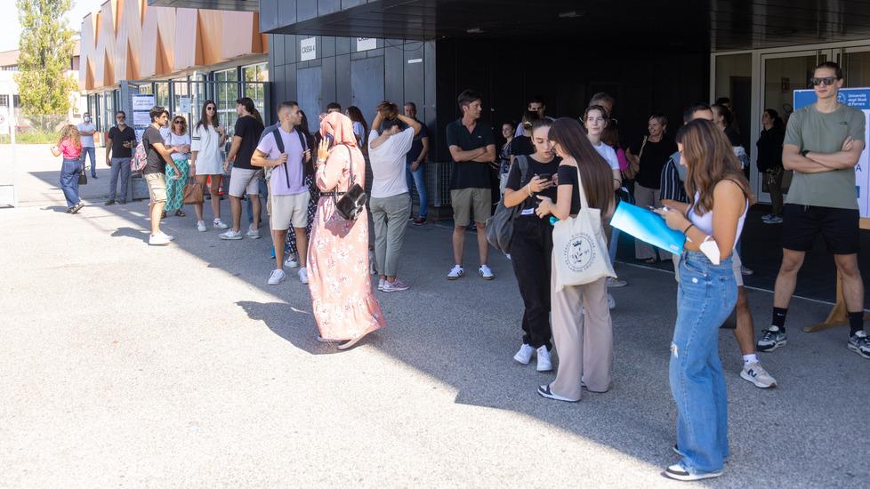 Ferrara. Numero chiuso a Medicina e test “impossibili”. Cresce la richiesta di accesso libero alla Facoltà