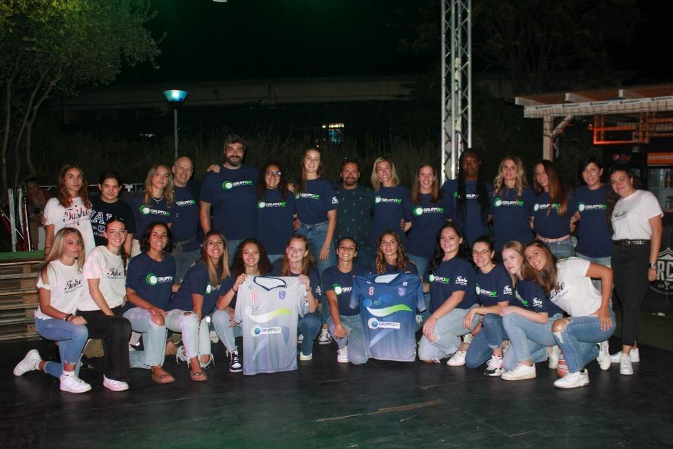 La squadra e lo staff della Tusche Prato al termine della festa di presentazione di alcuni giorni fa alla Delta Arena di Calenzano