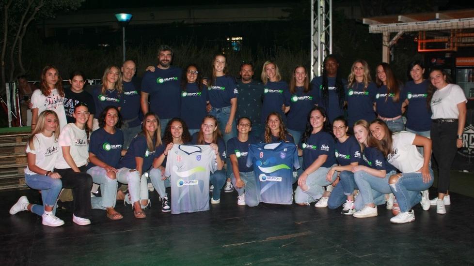 La squadra e lo staff della Tusche Prato al termine della festa di presentazione di alcuni giorni fa alla Delta Arena di Calenzano