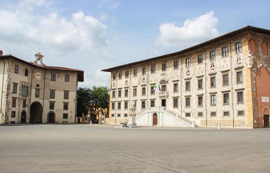 
	Piazza dei Cavalieri a Pisa

