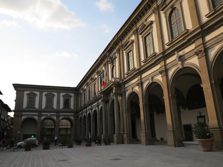 
	L'ospedale Santa Maria Nuova a Firenze

