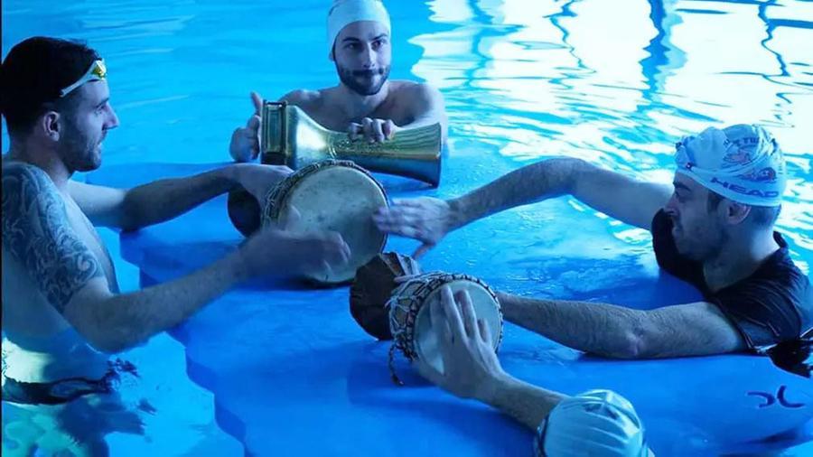
	I componenti della band Swim'n&nbsp;Swing che esegue brani composti sul ritmo dei nuotatori

