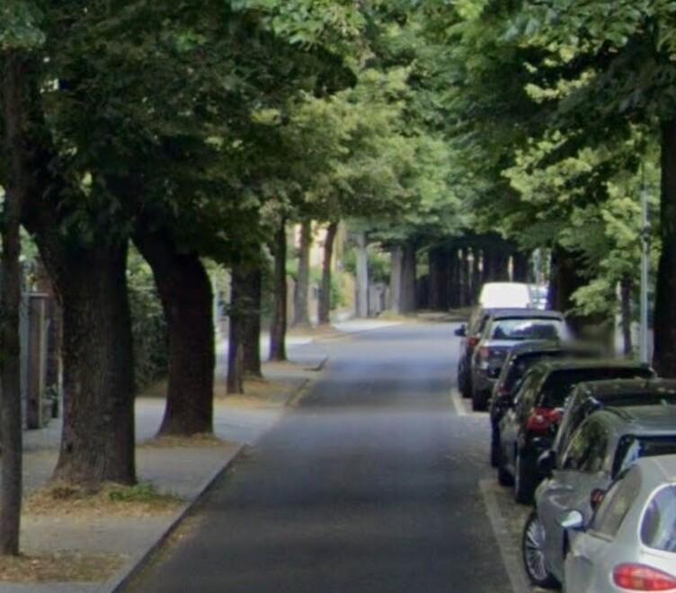 Fiorano, cade sul marciapiede e fa causa al Comune per 20mila euro