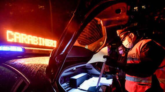 Spacciatore “itinerante”: cocacina in macchina, ma lui è senza patente