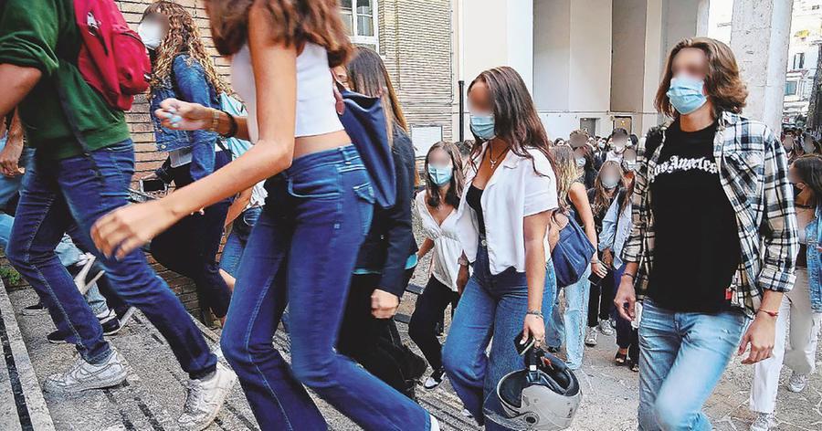 Scuola, bollette impazzite: Nardella convoca i presidi. Le misure ipotizzate dal sindaco