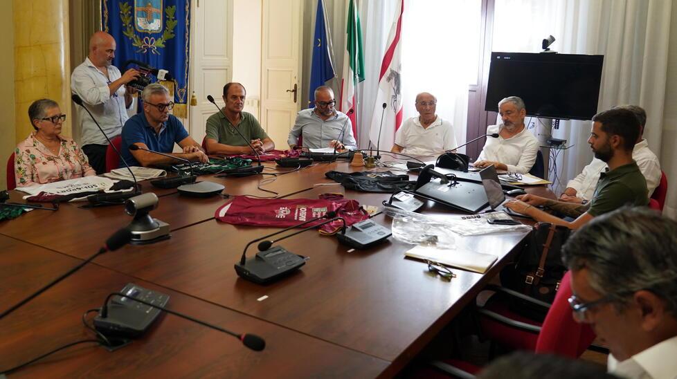 Il nuovo Pontedera presenta le maglie e ringrazia gli amici di oggi e di ieri