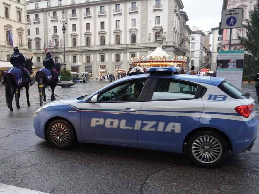 Pestati e rapinati dal branco: terrore nel centro di Firenze