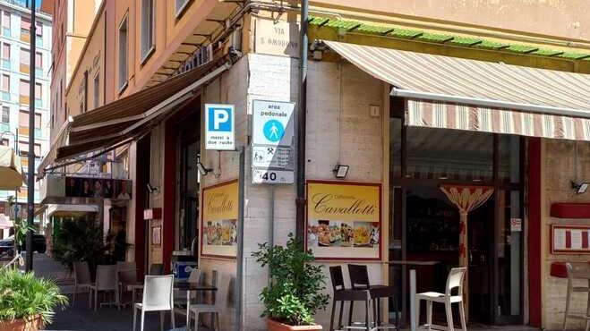 Finta cliente entra al bar Cavallotti e ruba 300 euro dalla cassa